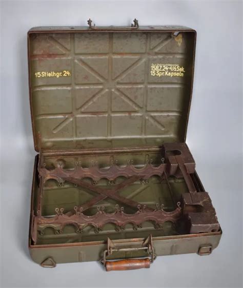 WW2 German Metal transit box (4) (U/9) 